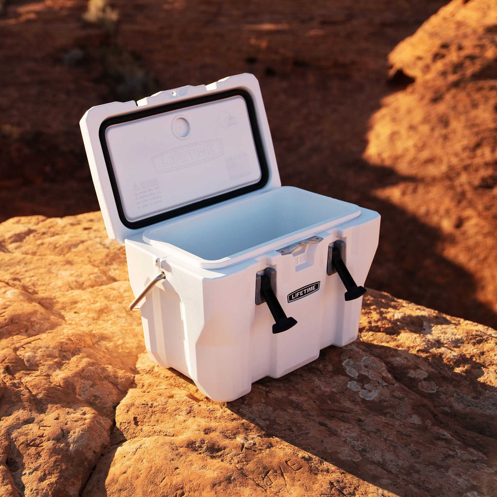 28 Quart High Performance Polyethylene Cooler H7659