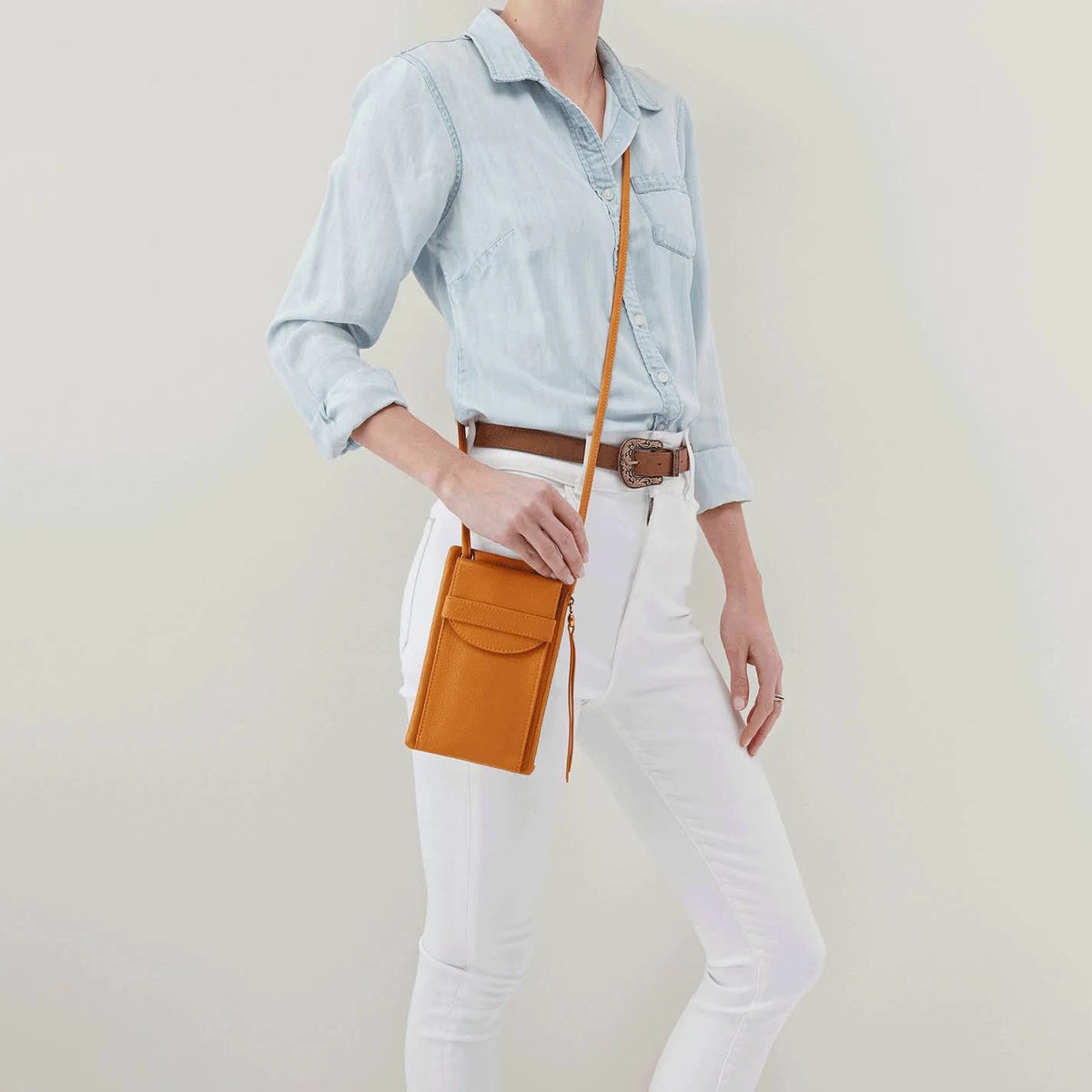 Agile Crossbody Q9406