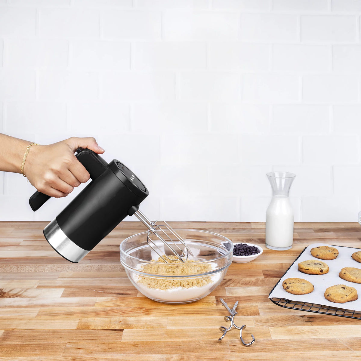 Cordless Electric Hand Mixer with Hook Attachment O60147